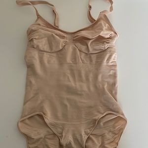 SKIMS sculpting bodysuit with snaps in sand L/XL